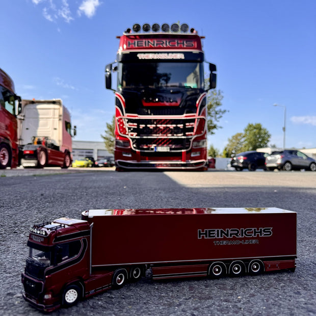 Modello di camion "Showtruck" di Tekno