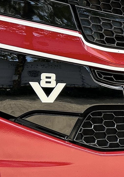 altes V8-Emblem für Kühlergrill