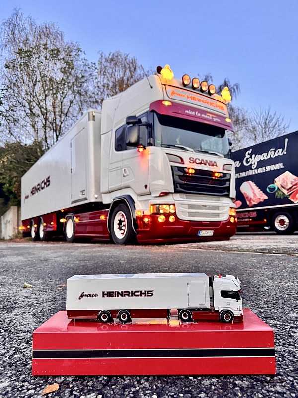 Scania Modell "Frau Heinrichs" Thermoliner Tekno-Modell