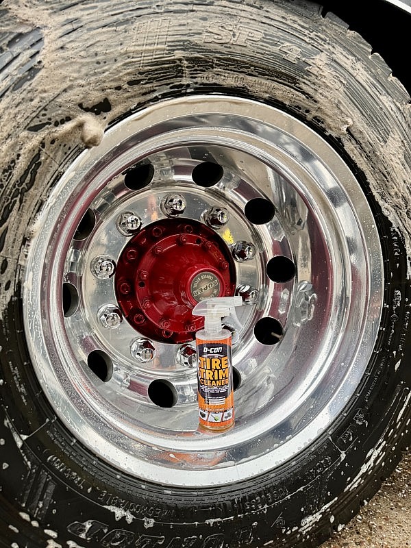 D-Con Tire Trim Cleaner in Heinrichs Alufelge