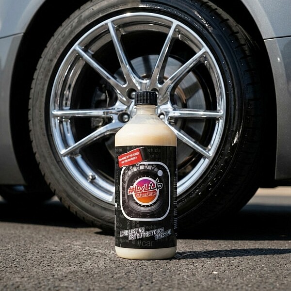 LVLUP Tireshine zum Nachfüllen in einer Praktischen 1l Flasche. erhältlich bei Team Heinrichs