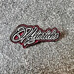 Metall-Pin mit „Heinrichs“-Logo-Schriftzug in Schwarz-Rot, ideal für Trucker, Fans und Sammler – Hängerzug-Style to go.