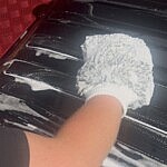 Waschhandschuh-für-fahrzeugpflege-schwarz-und-rot Heinrichs
