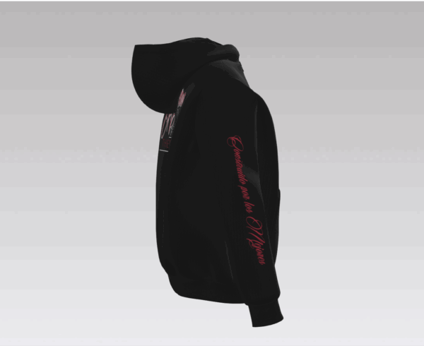 Seitenansicht der Heinrichs Thermoliner Hoodiejacke mit rotem Schriftzug „Construido por los Mejores“ auf dem rechten Ärmel.