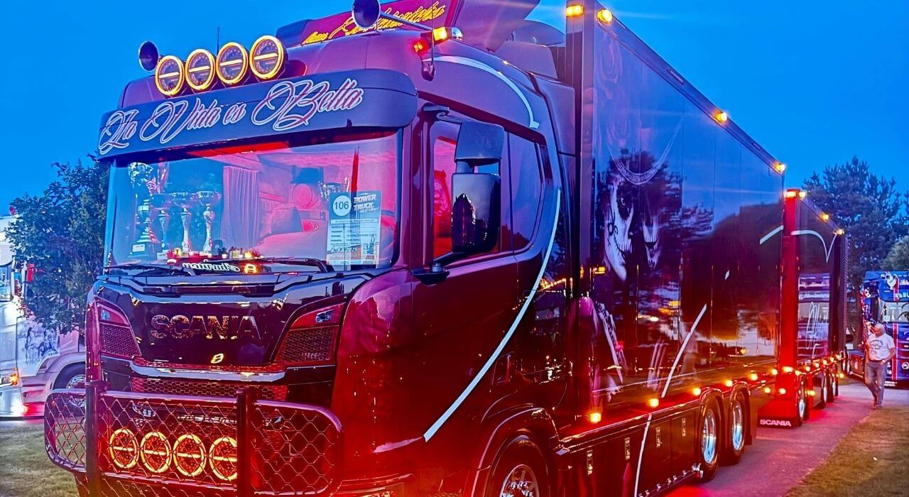 Power Truck Show 2025, Heinrichs Thermoliner räumt ab mit ihrem LKW la vida es Beall. zum dritten mal Best of Show 2025