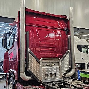 van-der-heijden-truckstyling-galgen-mit-highpipes