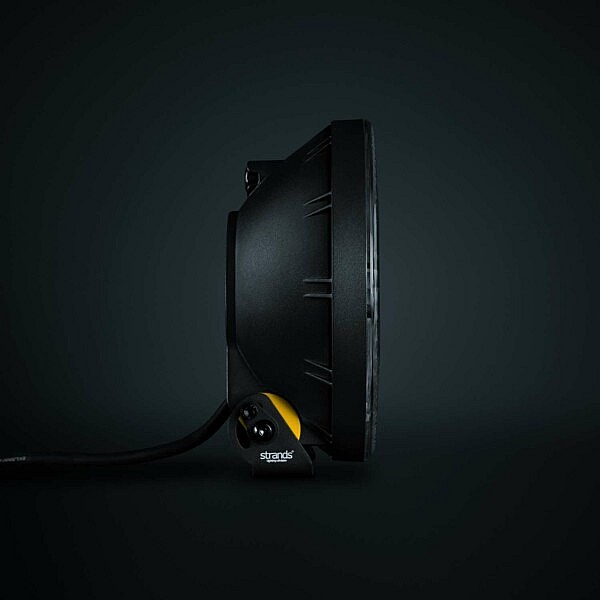 Strands LED Zusatzscheinwerfer Seitenansicht mit Kühlrippen für LKW und Offroad