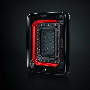 Strands FOR9T Illusion LED Rücklicht mit markantem roten Lichtdesign in rechteckiger Form, Produktfoto auf dunklem Hintergrund