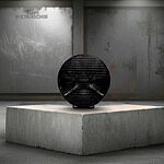 Strands IZE LED Driving Light 9 Zoll in Black Edition auf Betonpodest