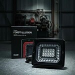 trands FOR9T Illusion Rückfahr- und Nebellicht LED in schwarzem Gehäuse mit Verpackung, hochwertiges Produktfoto in Industrie-Umgebung