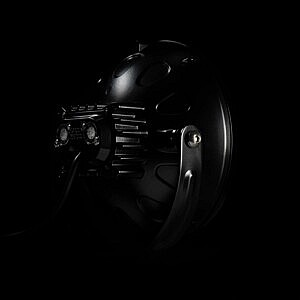 Rückseite Strands Ambassador Driving Light 9 Zoll LED | `Gehäuse Rückansicht 9 Inch Strands Ambassador Zusatzscheinwerfer` | | `Technische Rückseite LED Driving Light Strands 9"` | | `LED Zusatzscheinwerfer Strands Ambassador Rückseite Schwarz` | Ambassador 9zoll LED Licht Rückansicht mit Kühlkörper