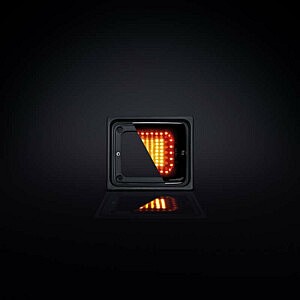 Strands Dark Knight IZE LED Rückleuchte Square – leuchtendes rotes LED-Licht im schwarzen Gehäuse, hochwertige Truck-Beleuchtung