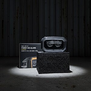 Strands FOR9T No Glare LED Arbeitsscheinwerfer 31W vor Verpackung in Lagerhalle