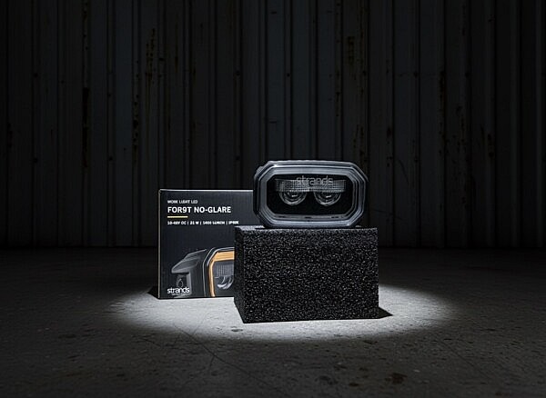 Strands FOR9T No Glare LED Arbeitsscheinwerfer 31W vor Verpackung in Lagerhalle