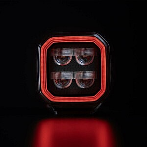 FOR9T No Glare LED Arbeitsscheinwerfer 78W von Strands, Front mit rotem Leuchtrahmen