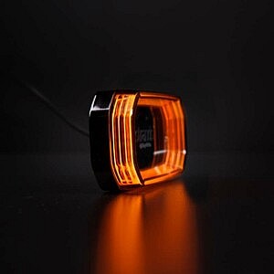 Strands FOR9T Scale amber LED Seitenmarker, rechteckig, Studioaufnahme leuchtend