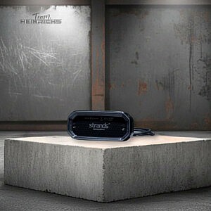 FOR9T Scale Strands LED Side Marker schwarz, Produktpräsentation auf Betonblock