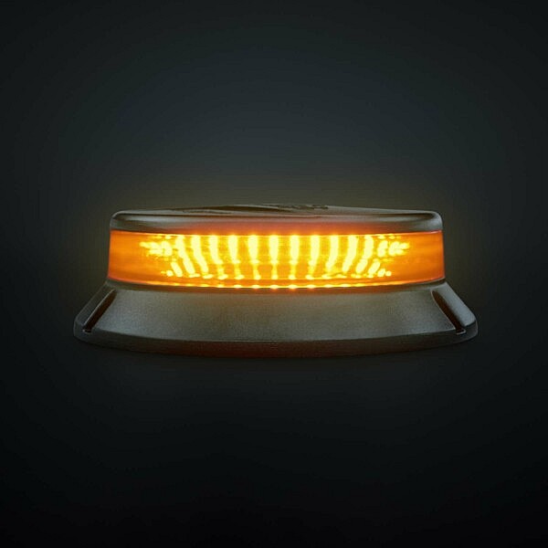 LED Warnleuchte Cruise Light amber im Betrieb – ECE R65 Rundumlicht mit 52W in amber Glow
