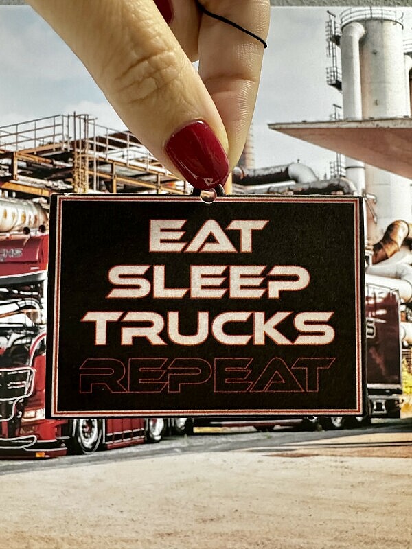 Duftbaum Eat Sleep Trucks Repeat vor Heinrichs Thermoliner truck.jpg Duftbaum schwarz mit schriftzug eat, sleep,trucks, repeat