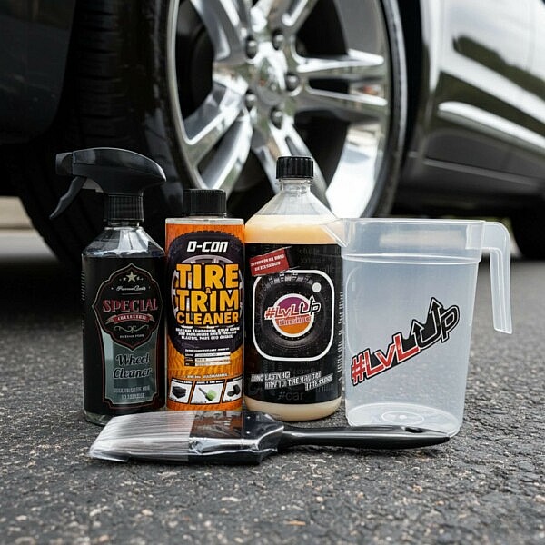 reifenpflege-set-wheel-cleaner-tire-trim-cleaner-lvlup-tireshine-felgenreinigung Reifenpflege Set mit Wheel Cleaner, Tire & Trim Cleaner und LVLUp Tireshine vor glänzender Fahrzeugpflege